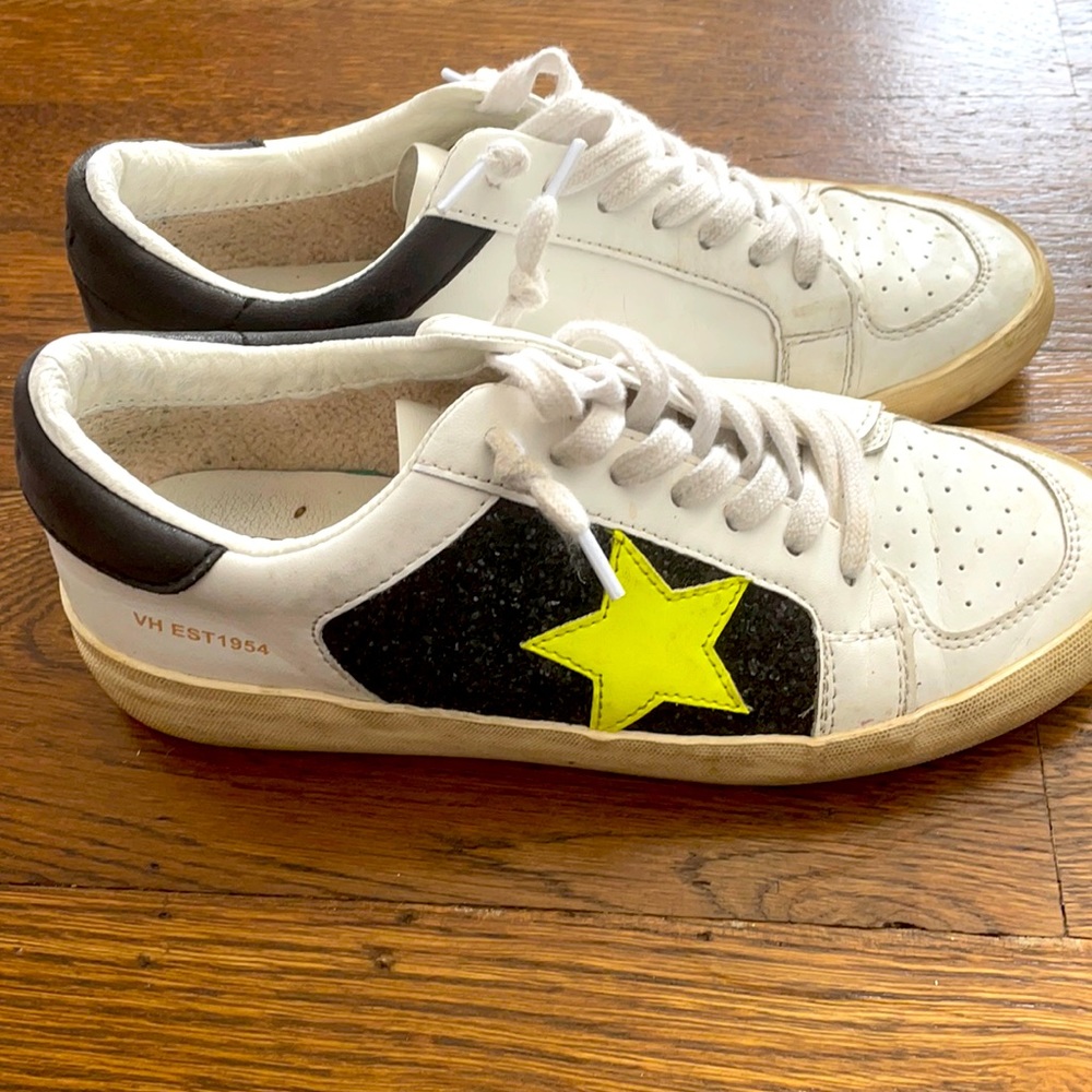 Vintage Havana star sneakers with neon green star size 8